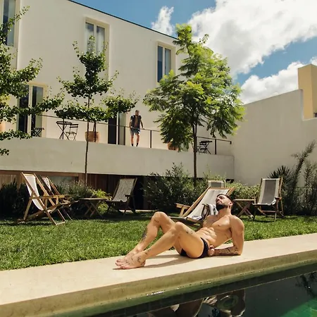 The Late Birds - Gay Urban