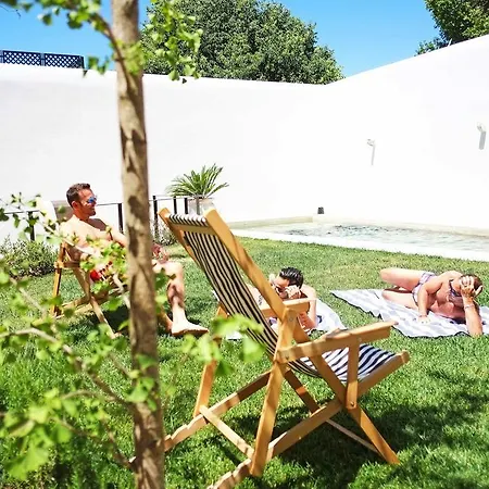 The Late Birds - Gay Urban Affittacamere 4*